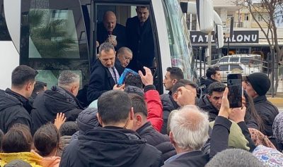 Sayın Recep Tayyip Erdoğan Depremzedelere Çocuklara Verilmek Üzere Oyuncak TOGG Dağıttı